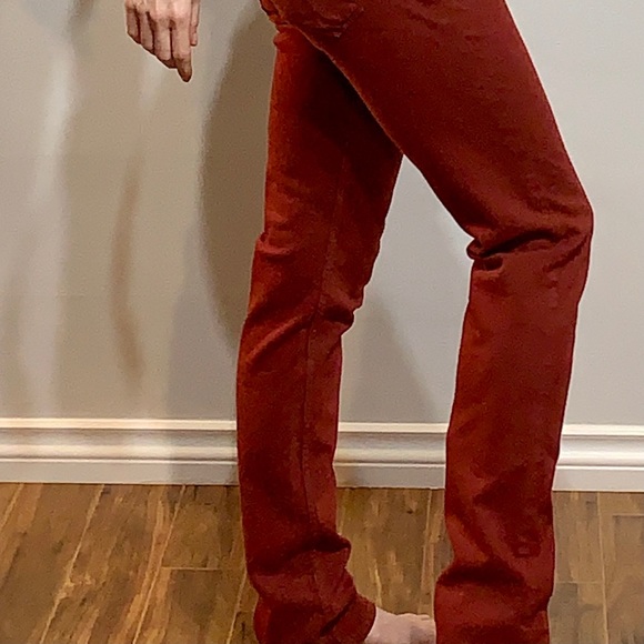 Guess slim tapered jeans in red - Picture 2 of 5